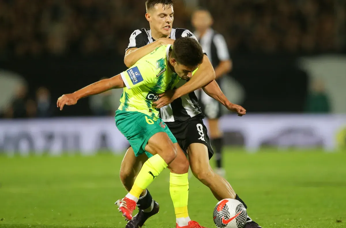 Италианският Милан е увеличил значително офертата си за черногорския футболист