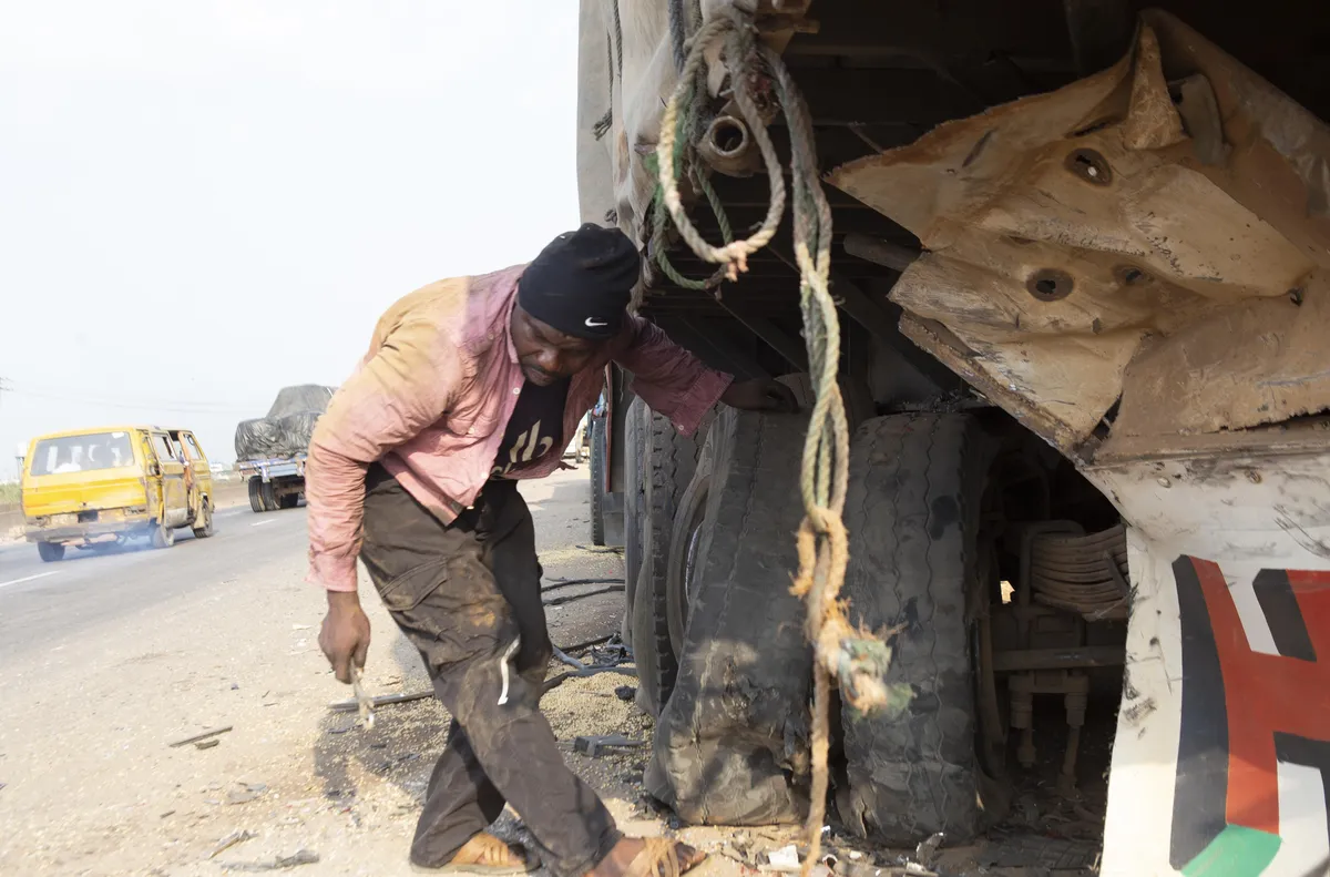 При инцидента загинаха двама от треньорите на боксьора Шофьорът Адении