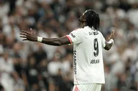 Тами Ейбрахам все по-близо до трансфер в Астън Вила