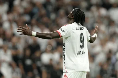 Тами Ейбрахам все по-близо до трансфер в Астън Вила