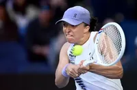 Ига Швьонтек крачи уверено към третия кръг на АО