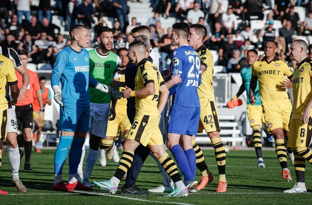 От полицията посочват че снетите записи от камерите продължават да