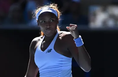 Коко Гоф избегна изненадата срещу своя сънародничка на АО