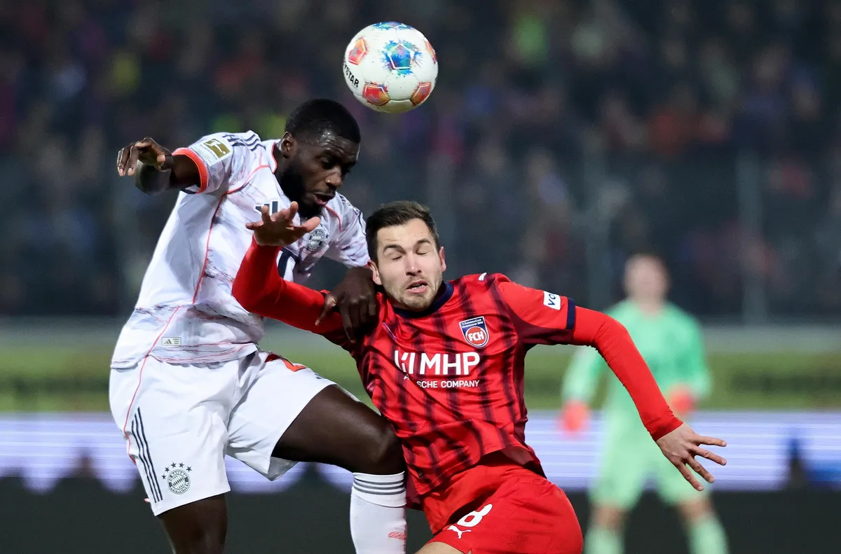 Въпреки че Дайо Упамекано е поредният защитник който отпада от