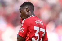 Манчестър Юнайтед удължава договора на Коби Мейно