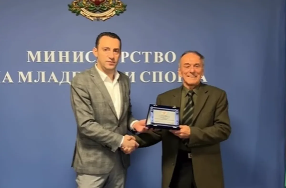 Министърът на младежта и спорта Иван Пешев отличи мотокрос легендата