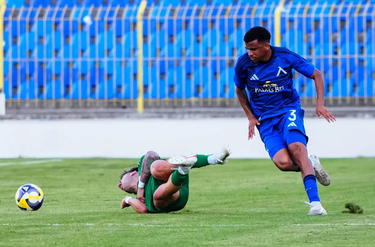 Майкон може да се завърне в родината си Три клуба