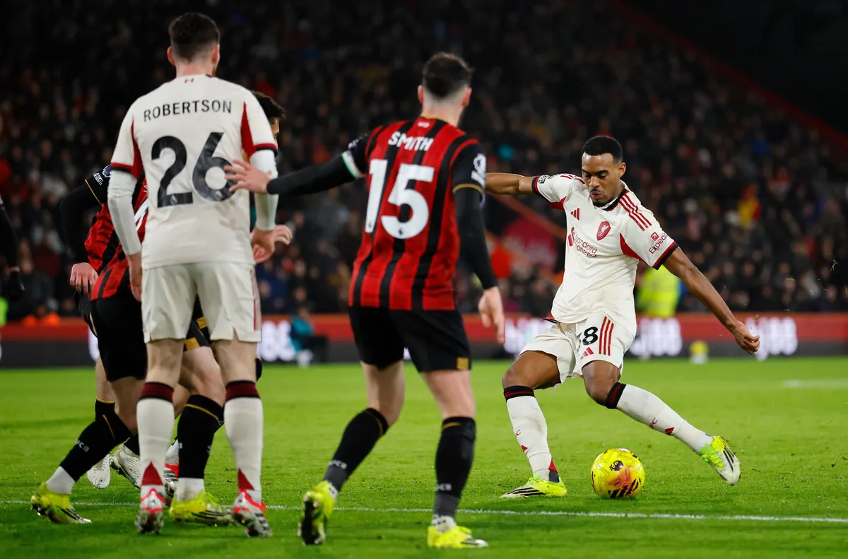 Драматичен мач във Висшата лига Ливърпул навакса два гола пасив