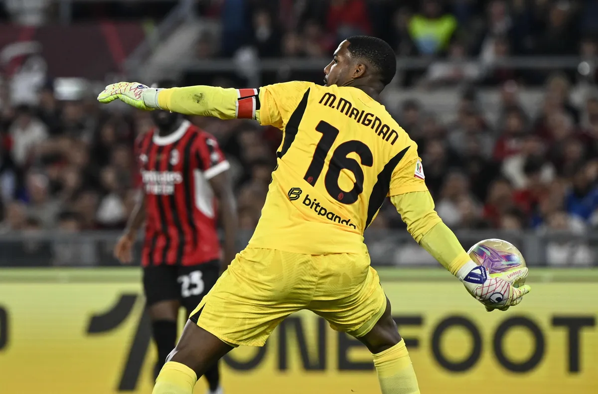 Вратарят на Милан Майк Менян ще преподпише с росонерите пише