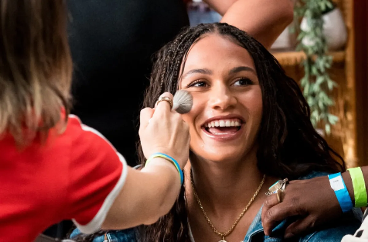 Дъщерята на баскетболната легенда Денис Родман Тринити е подписала 3