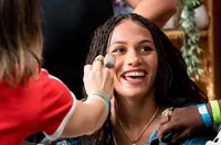 Щерката на Денис Родман №1 по пари в женския футбол