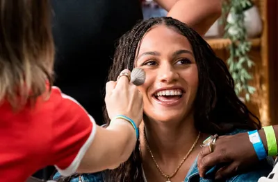 Щерката на Денис Родман №1 по пари в женския футбол