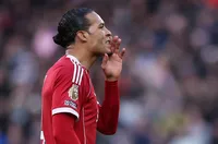 Ван Дайк защити колектива в Ливърпул