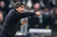 Конта чака дълга криза в Наполи