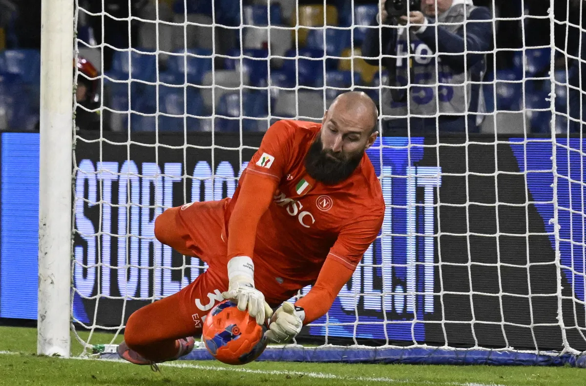 Титулярният вратар на Наполи Ваня Милинкович Савич ще отсъства около