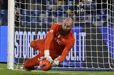 Титулярите в Наполи не спират да се контузват