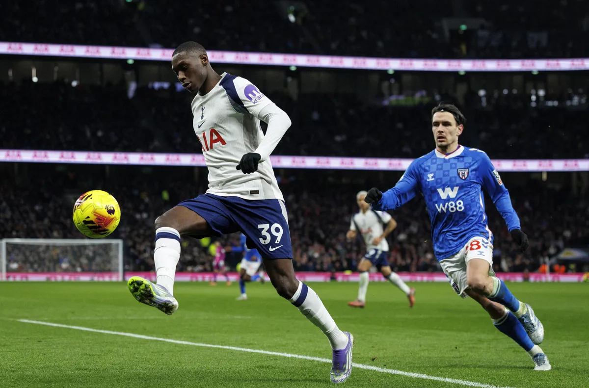 Ювентус проявява интерес да върне нападателя Рандал Коло Муани който