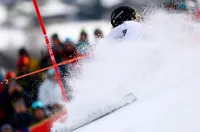 Алберт Попов е 19-и след първия манш в нощния слалом в Шладминг