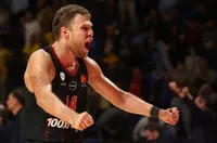 Ще поведе ли Везенков „Олимпиакос“ към победа и срещу „Барселона“?