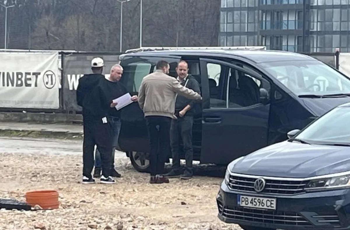 Нападателят на Локомотив Пловдив Хуан Переа напусна стадиона в парк