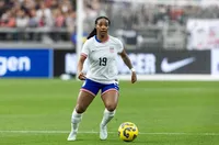 Олимпийска и световна шампионка спря с футбола