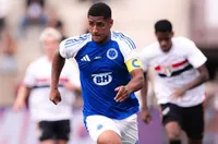 Крило избира португалци пред ЦСКА