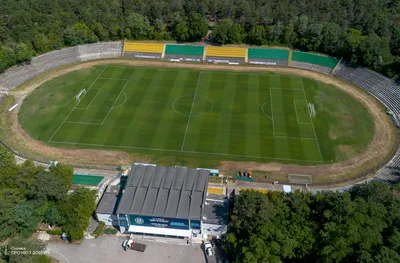 Стадионът в Добрич е все по-близо да има осветление