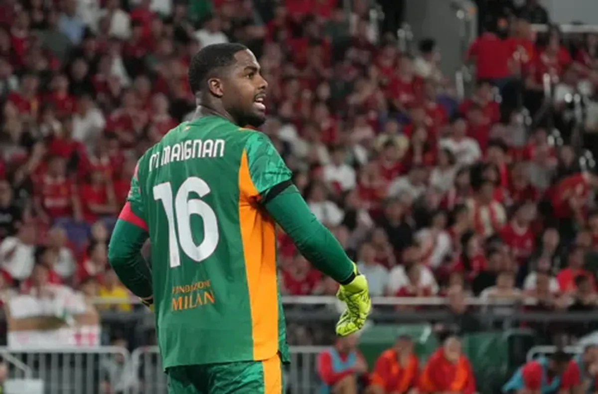 Френският страж остава на Сан Сиро Капитанът на Милан Майк