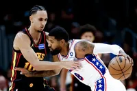 Една от звездите на Филаделфия отнесе солено наказание в НБА