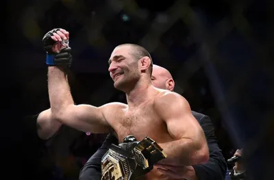 Шампионът в средна категория изостри конфликта си с UFC