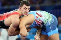 Новиков и Назарян са полуфиналисти на световното първенство по борба