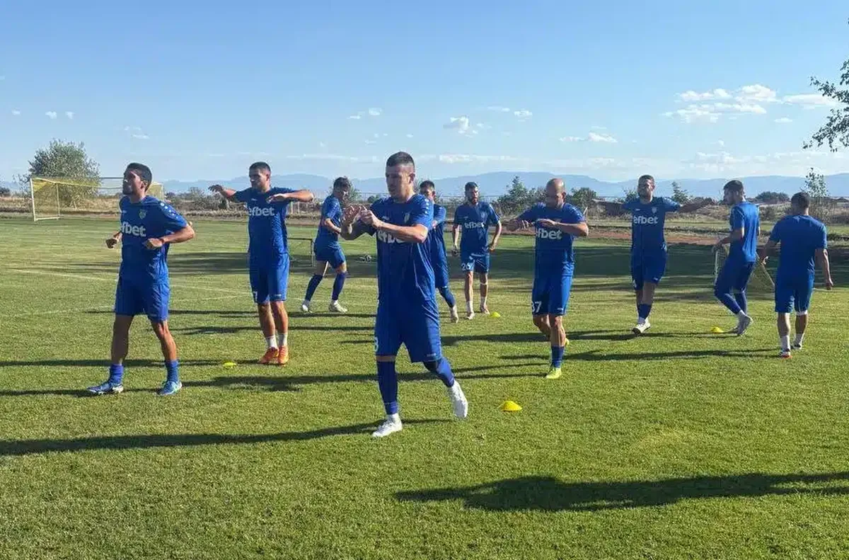 Гигант Съединение дойде видя и се подигра с отбора от