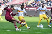 Торино спря пропадането в Серия А с успех над Лече