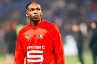 Ливърпул и Челси искат защитник на Рен