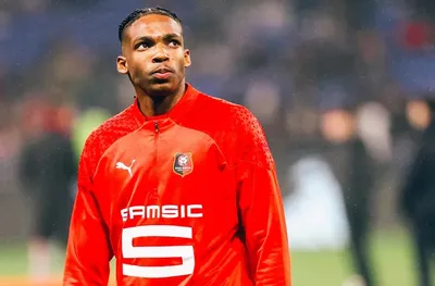 Ливърпул и Челси искат защитник на Рен