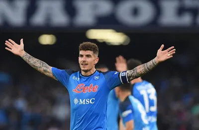 Капитанът на Наполи се връща в игра до месец