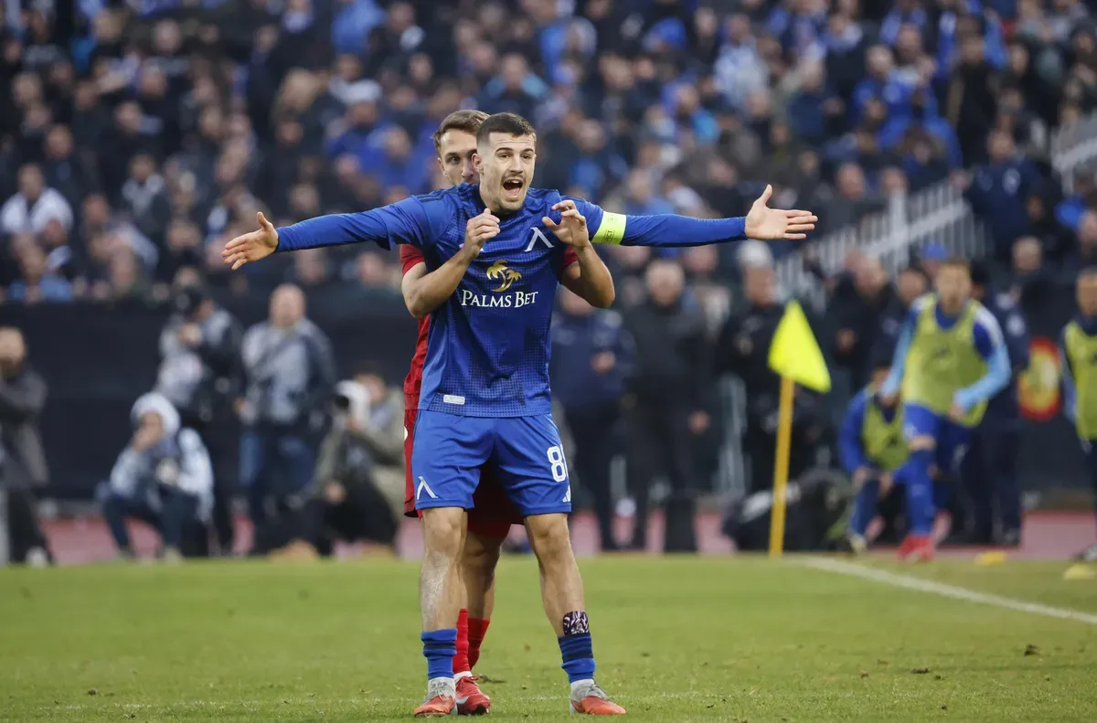 Националът поема към Саудитска Арабия Марин Петков не проведе тренировка