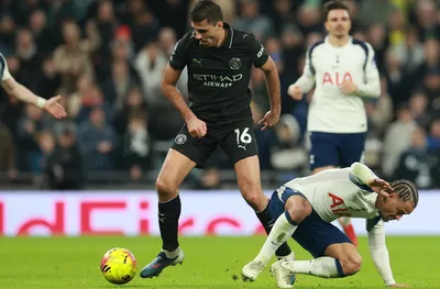 Родри скочи на съдията срещу Тотнъм