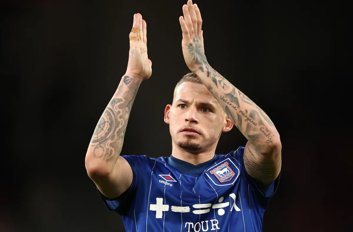 Дефанзивният полузащитник Калвин Филипс ще премине под наем в Шефилд