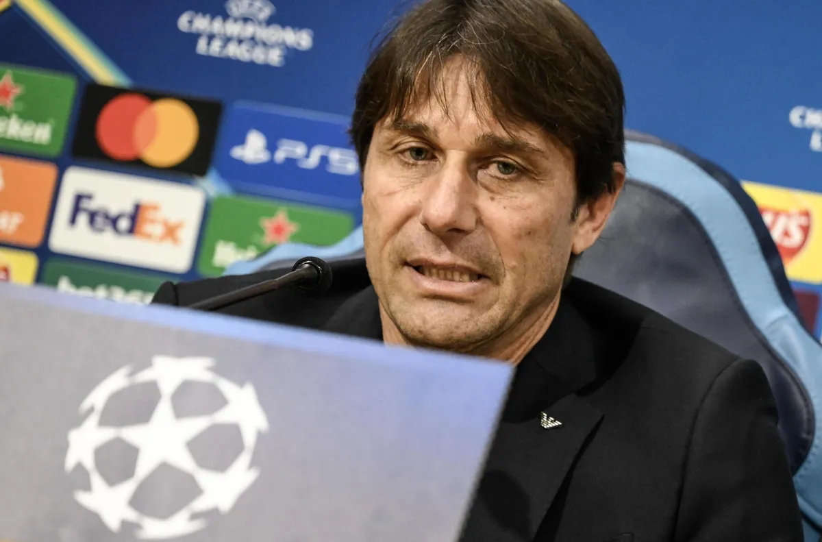 Наставникът на Антонио Конте днес получи наградата Златна пейка за