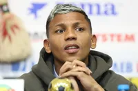 Половинката на Кареасо го бави да подпише с Левски