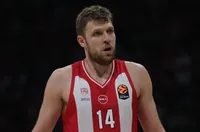 Везенков и Олимпиакос със загуба в Евролигата