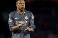 Мбапе се приближава до исторически рекорд