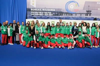 Българският отбор се снима за късмет с идолите си преди Европейското по спортна стрелба