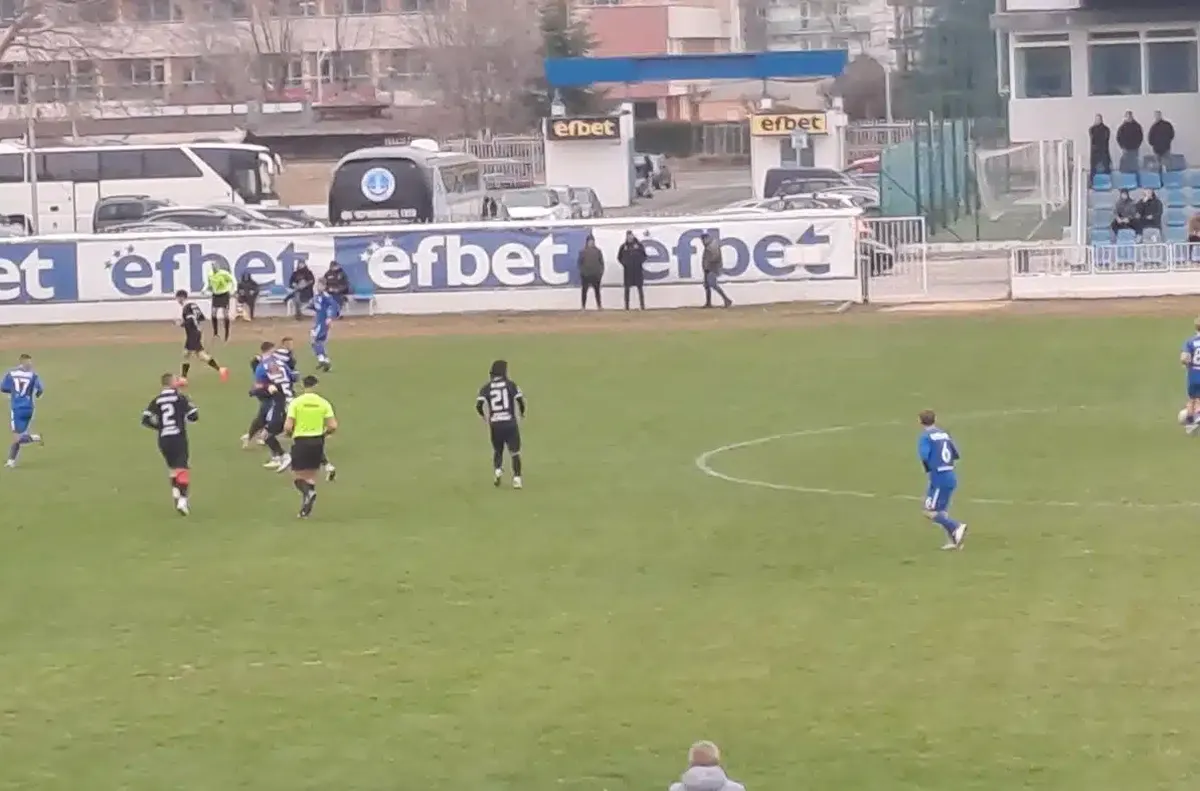 Акулите вкараха 3 на делфините ОФК Несебър отстъпи на Черноморец