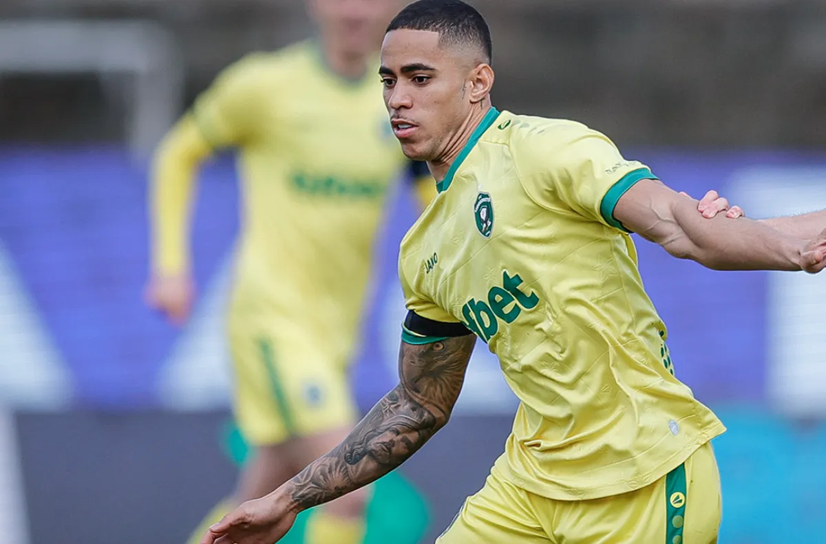 Мачът в Надежда следете тук Тимовете на Локомотив София и