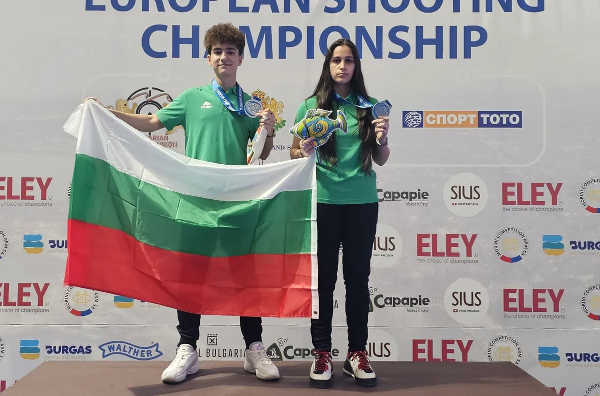 Сребърно отличие извоюваха дуетът ни на 10 м пистолет до