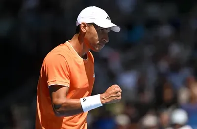 Защитаващият шампион в Монпелие е на финал