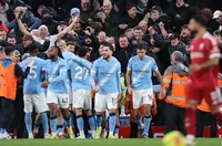 Манчестър Сити обърна Ливърпул на „Анфийлд“ със спорна дузпа и фамозна драма в добавеното време