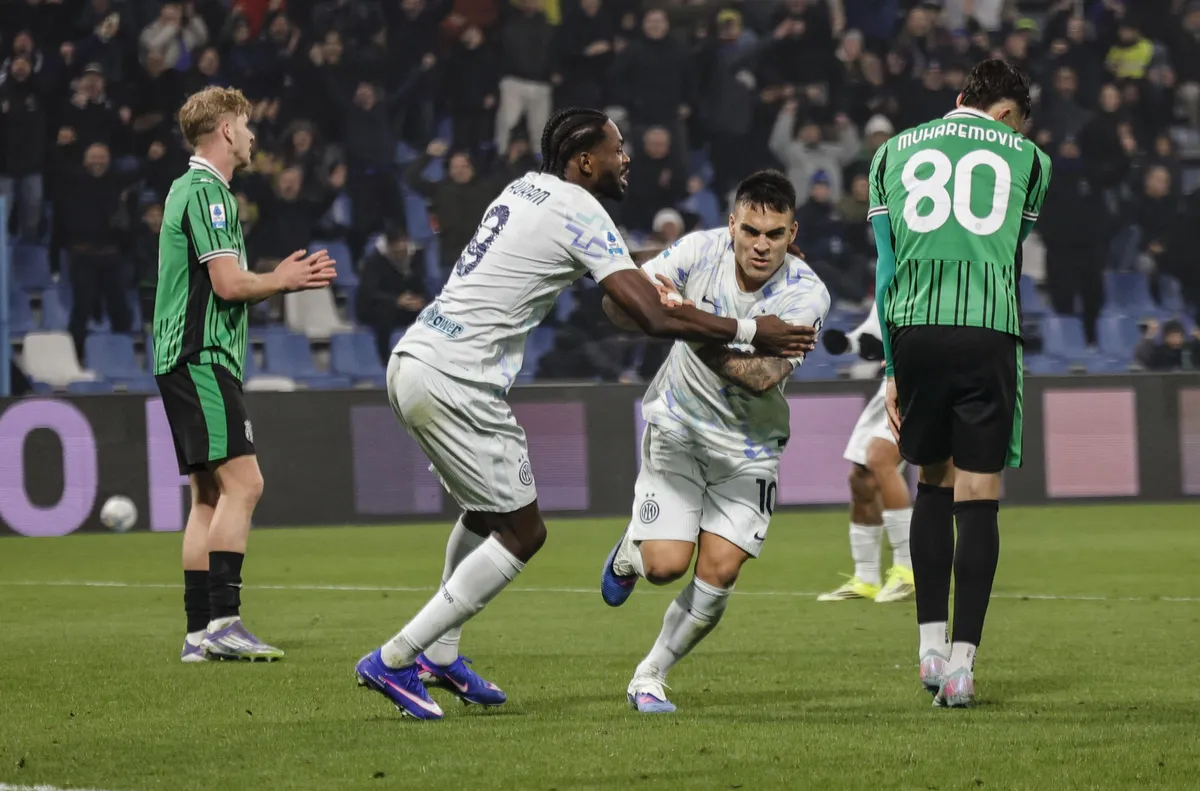 Сасуоло падна тежко след червен картон в началото на второто